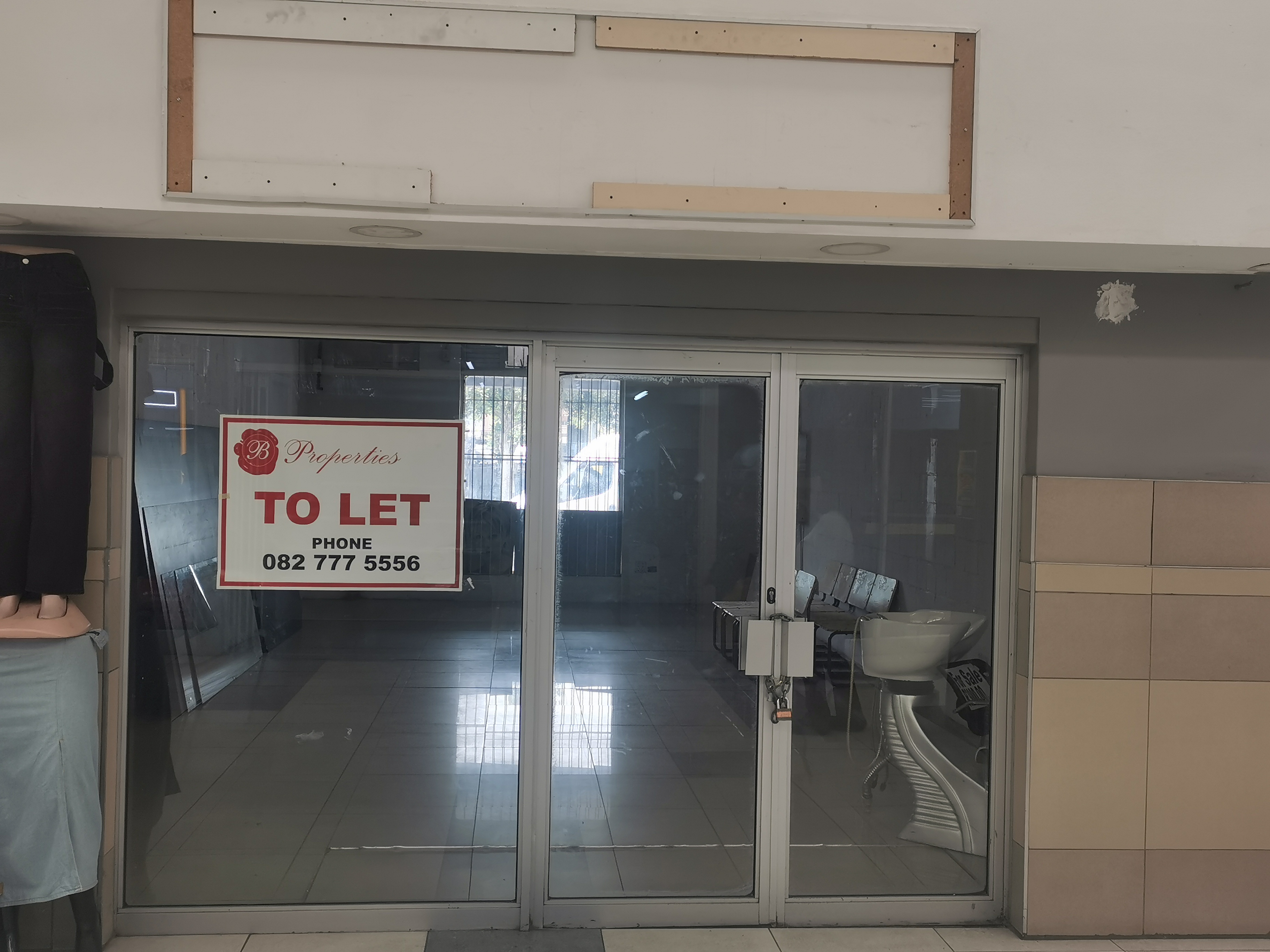 G23 — vacant shop at Station Plaza